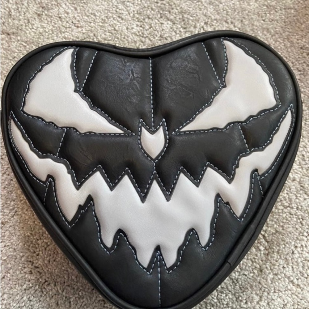 Love pain and stitches bag